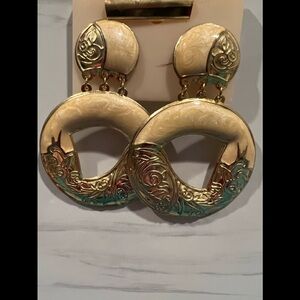VINTAGE FASHION JEWELRY/gold tone hoop earrings